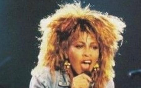 Famosos prestam homenagens a Tina Turner: 'Puro poder feminino'