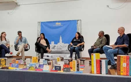 Feira Literária de Nova Iguaçu termina neste sábado com bom público