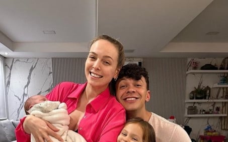 Tata Estaniecki celebra aniversário de Julio Cocielo: 'Sou fã número um'