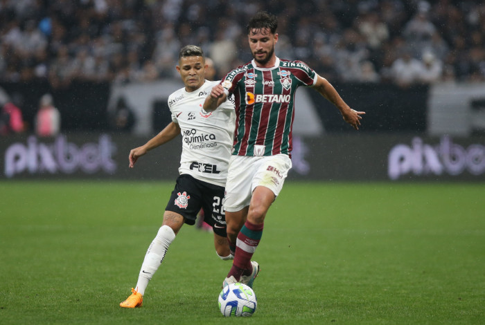 Martinelli domina a bola e evita mais um ataque do time paulista