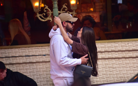 Maria Lina é vista trocando carinhos com novo namorado em São Paulo