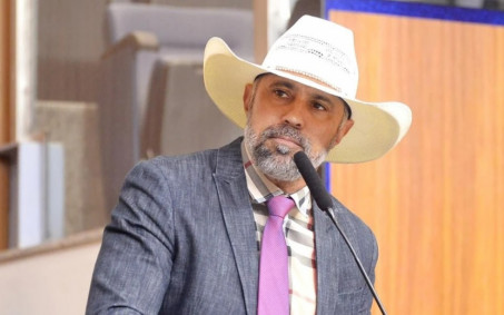 'Ajudei, levei comida e dei dinheiro', diz deputado sobre acampamentos bolsonaristas