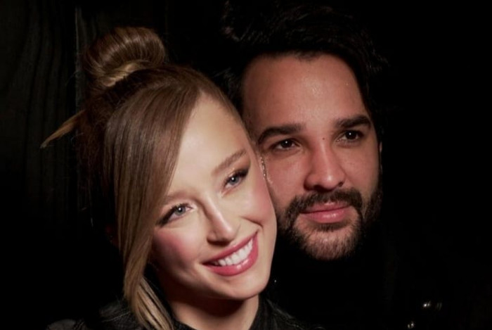 Eduardo Nunes presenteou a noiva, Duda Reis, com ingressos para show de Taylor Swift