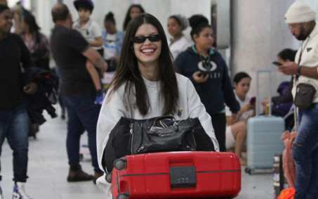 Vitória Strada desembarca no Rio após dois meses nos Estados Unidos