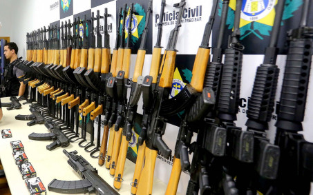 Polícias do Rio apreendem 321 fuzis em cinco meses; número é o maior dos últimos 16 anos
