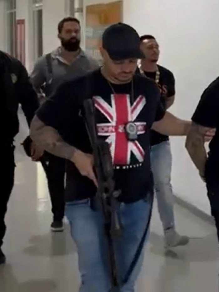 Dois com&eacute;dias tiravam a maior chinfra com cord&atilde;oz&atilde;o de ouro