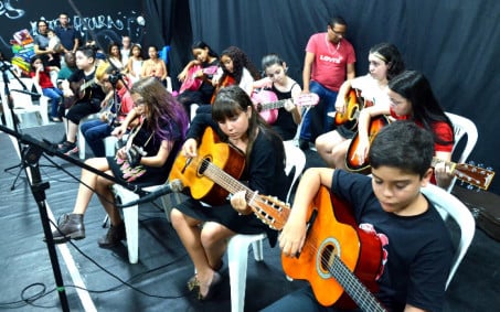 Escola das Artes realiza sarau de encerramento do semestre