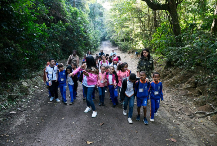 Crian&ccedil;as se divertiram em passeio no Parque Natural municipal de Nova Igua&ccedil;u.