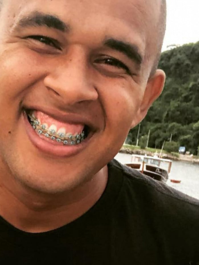 Leones: conhecido como Sorriso