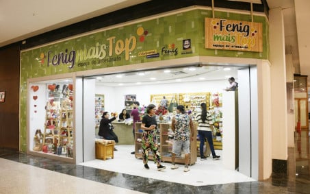 Fenig realiza cadastro para o Programa Municipal de Artesanato de Nova Iguaçu