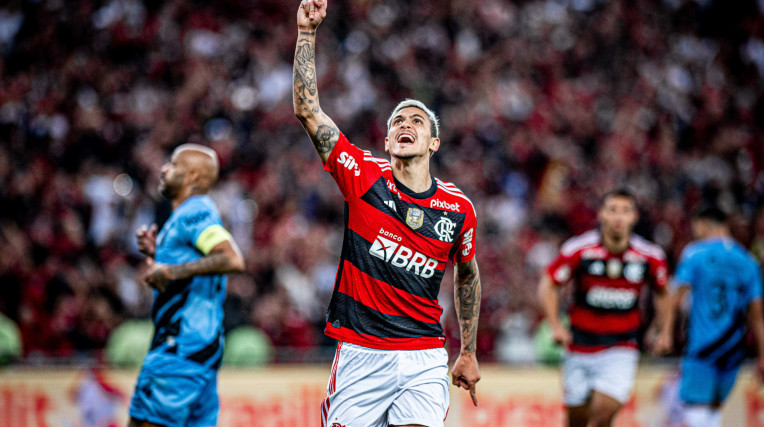 CURITIBA (PR) - 12/07/2023 - Copa do Brasil 2022 / Futebol - ATHLÉTICO (PR)  X FLAMENGO (RJ) Copa do Brasil 2023, quartas de final jogo 2 de 2, na noi  Stock Photo - Alamy