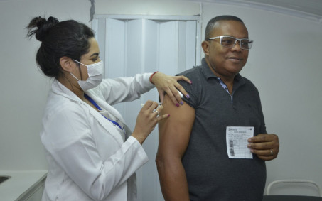 Ônibus da vacinação atende no Centro de Nova Iguaçu até o próximo sábado