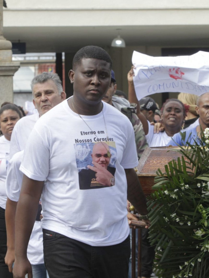 Familiares usaram camisa em homenagem ao vigilante David Carlos Correa Carneiro, de 43 anos