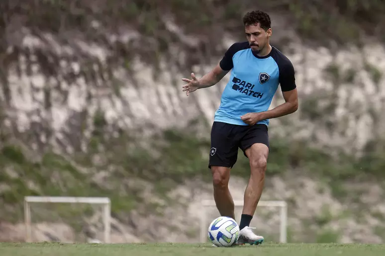 Eduardo em treinamento pelo Botafogo