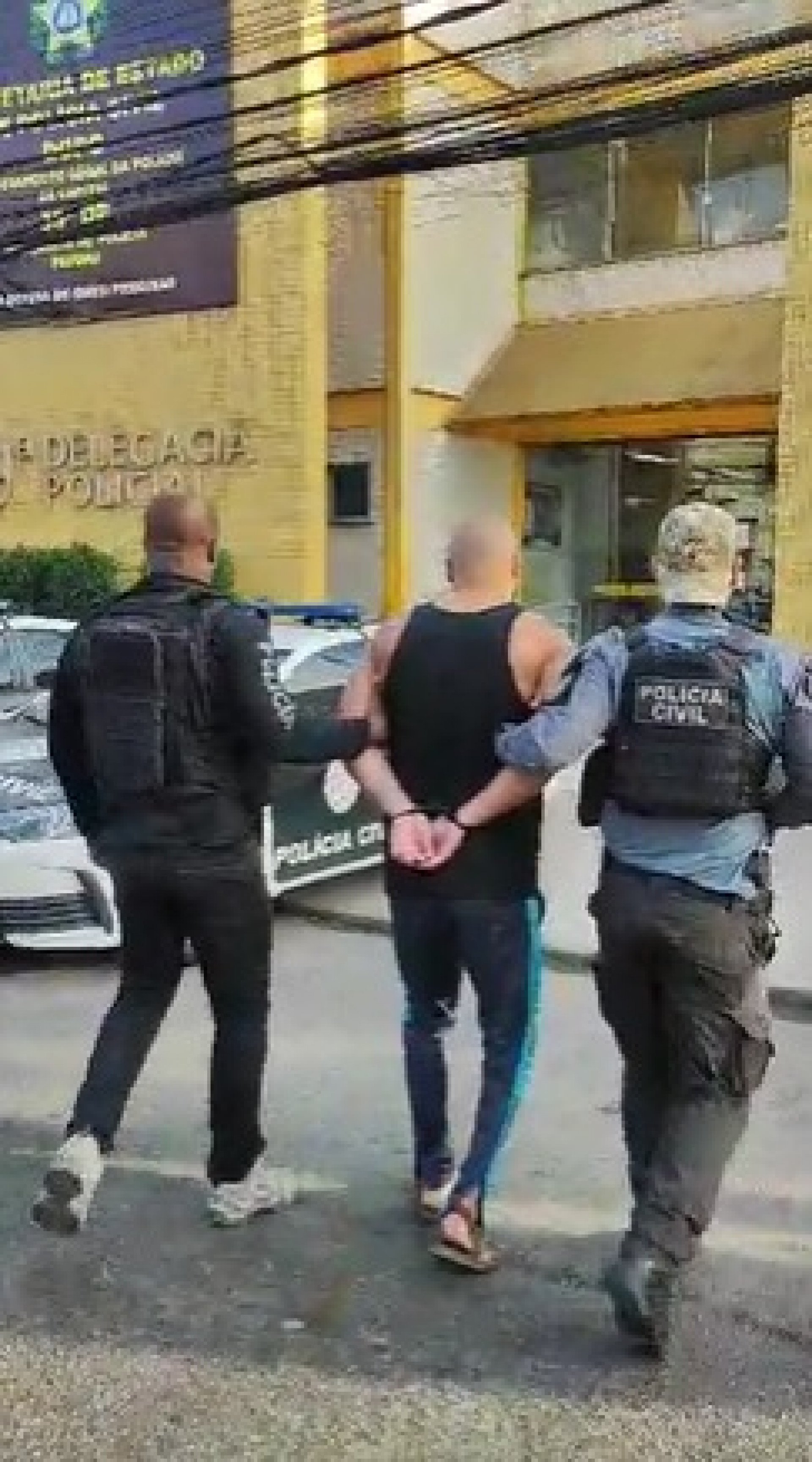 Kelver foi levado para a delegacia após a prisão - Reprodução