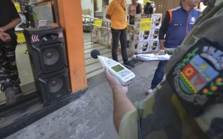 Prefeitura faz fiscalização de poluição sonora no Centro de Nova Iguaçu
