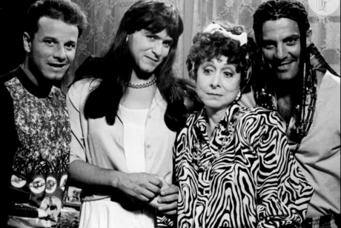 Aracy Balabanian, a Dona Arm&ecirc;nia, e suas 'filhinhas' em 'Rainha da Sucata'