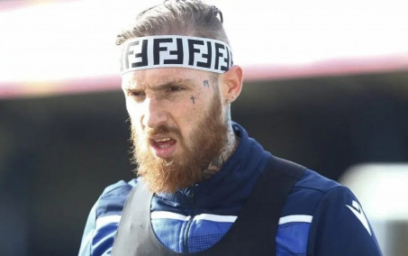 Jogador inglês é preso por agredir mulher em fila de restaurante