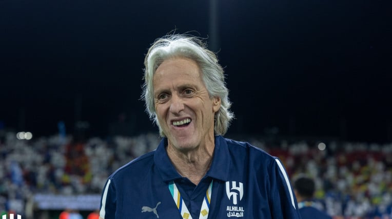 Jorge Jesus e jogadores do Al-Hilal desejam melhoras a Neymar