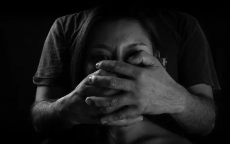 Agosto Lilás: basta de violência contra a mulher