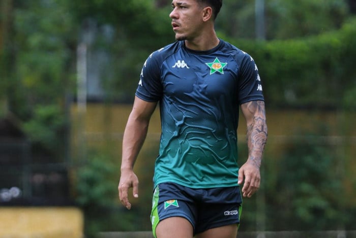 Romário, no treino da Portuguesa