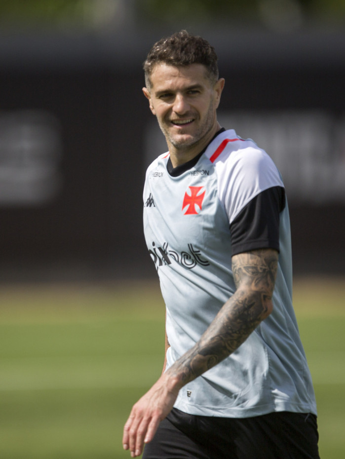 Vegetti no treino do Vasco  