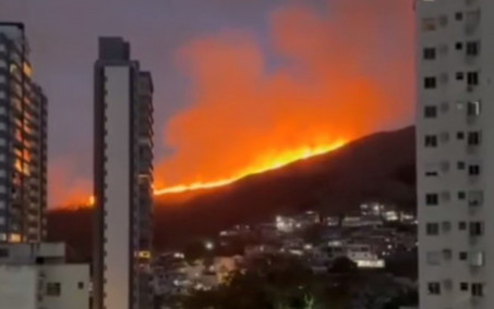 Incêndio de grande proporção em mata mobiliza órgãos de Nova Iguaçu no fim de semana