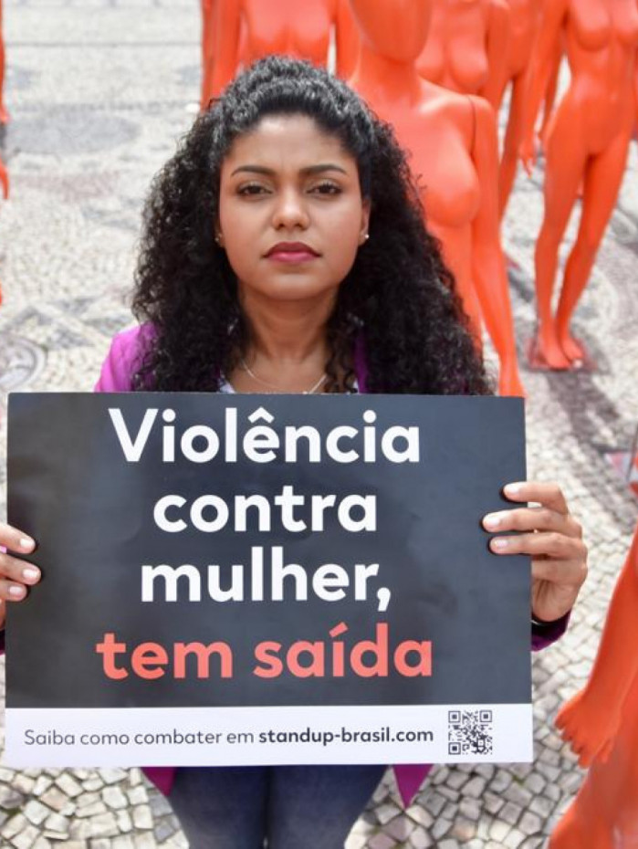 Prefeitura do Rio e L\'Oreal Paris realizam ação contra assédio na Praça da Cinelândia