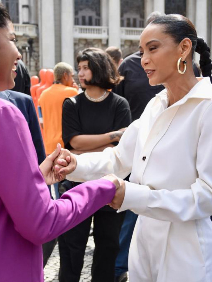 Prefeitura do Rio e L\'Oreal Paris realizam ação contra assédio na Praça da Cinelândia
