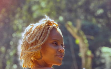 Aline Wirley impressiona com look natural em fotos 'topless': 'Deusa'