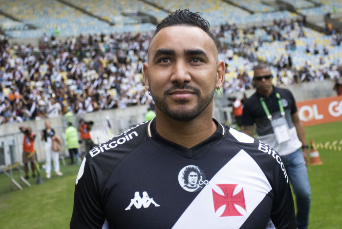 Apresentacao de Dimitri Payet antes da partida entre Vasco da Gama x Atletico (MG) pela 20a rodada do Campeonato Brasileiro A no Estadio do Maracana em 20 de agosto de 2023. Foto: Daniel RAMALHO/VASCO