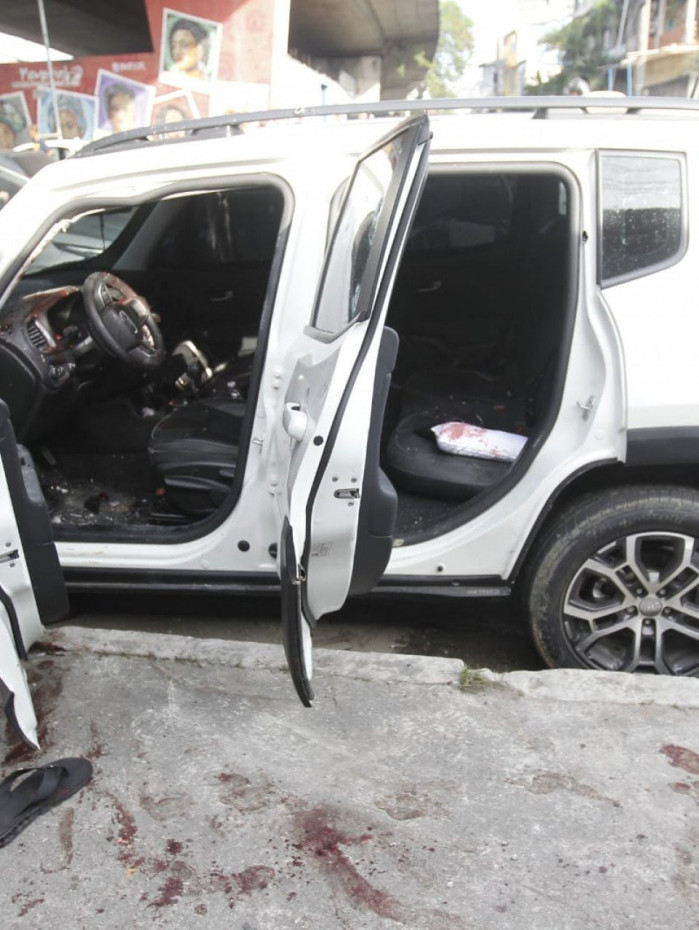 Carro onde estava Beto do Sapo e outros três ocupantes ficou cravejado de balas após troca de tiros com policiais