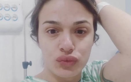 Atriz Glamour Garcia conta que passou por cirurgia de urgência nas cordas vocais: 'Muito medo'