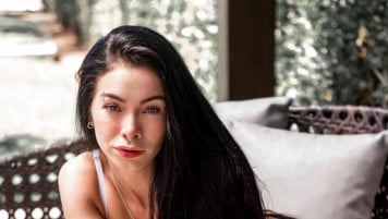 A GATA DA HORA: Giga Custolli fatura alto no OnlyFans fazendo o marido