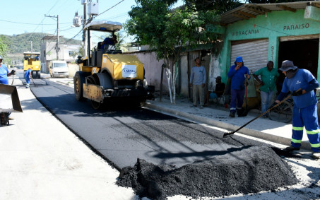 Prefeitura entrega obras de asfaltamento no bairro Corumbá, em Nova Iguaçu