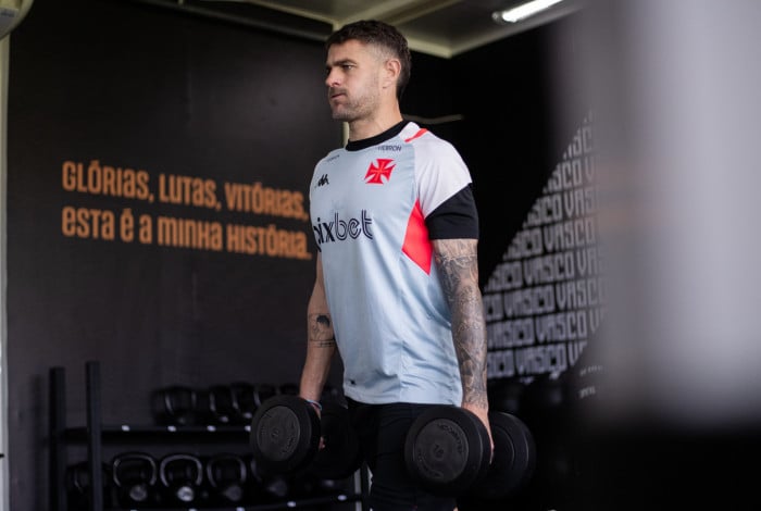 Vegetti treina duro pra meter gol