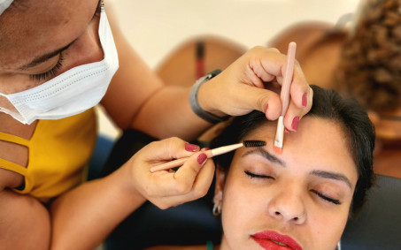 Senac e Águas do Rio oferecem cursos para mulheres em situação de vulnerabilidade em Nova Iguaçu