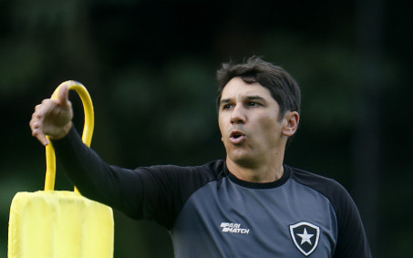 Substituto de Bruno Lage, Lúcio Flávio tem aproveitamento inferior ao do português no comando do Botafogo