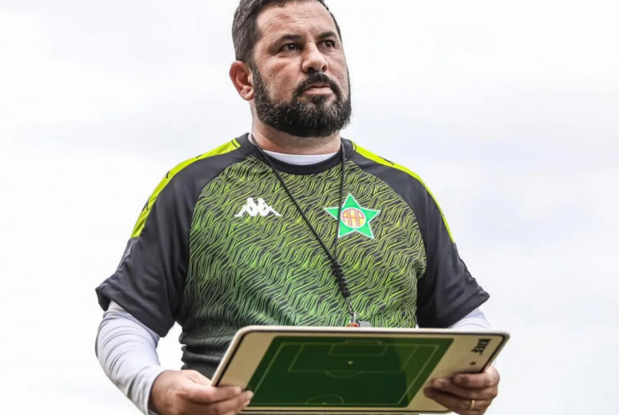Caio Couto, técnico da Portuguesa-RJ