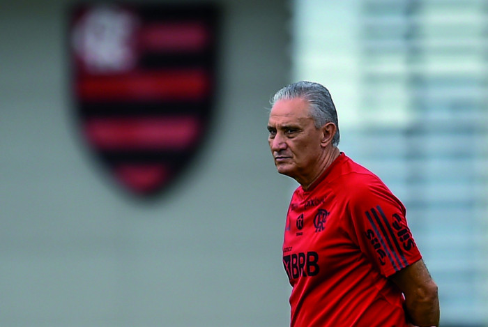Tite, técnico do Flamengo, comanda o treino 