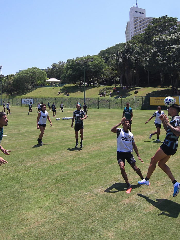 Jogadores do Botafogo treinam no Bourbon Atibaia Resort, em Atibaia, interior paulista