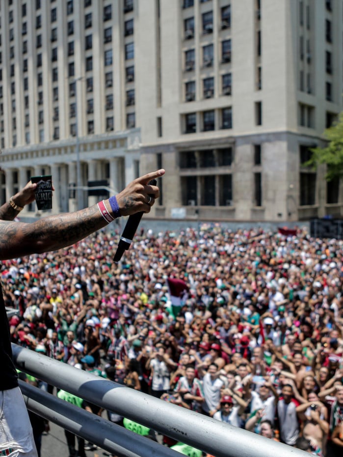 Fluminense desfila e comemora título da Libertadores no Centro do Rio de Janeiro com a torcida 