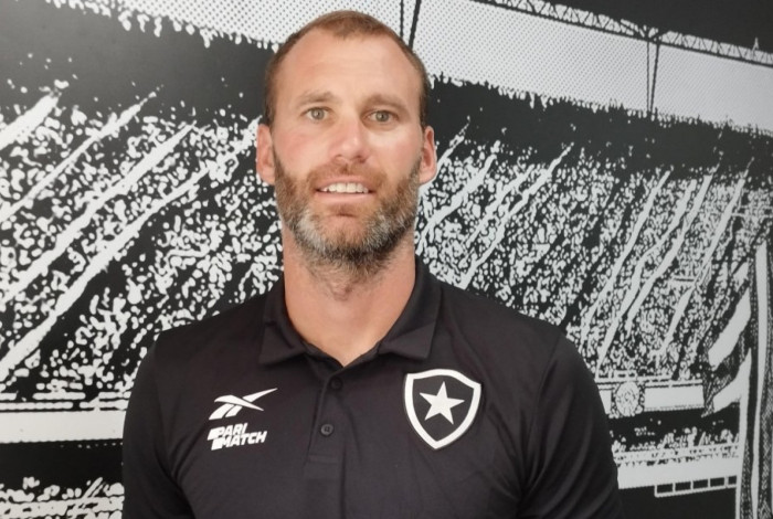 Joel Carli assumirá cargo de Coordenador de Futebol do Botafogo. 