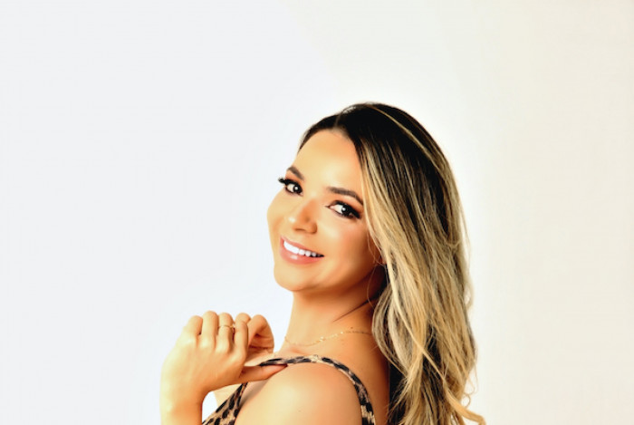 Josi Oliveira disputa o concurso Miss Copa do Brasil