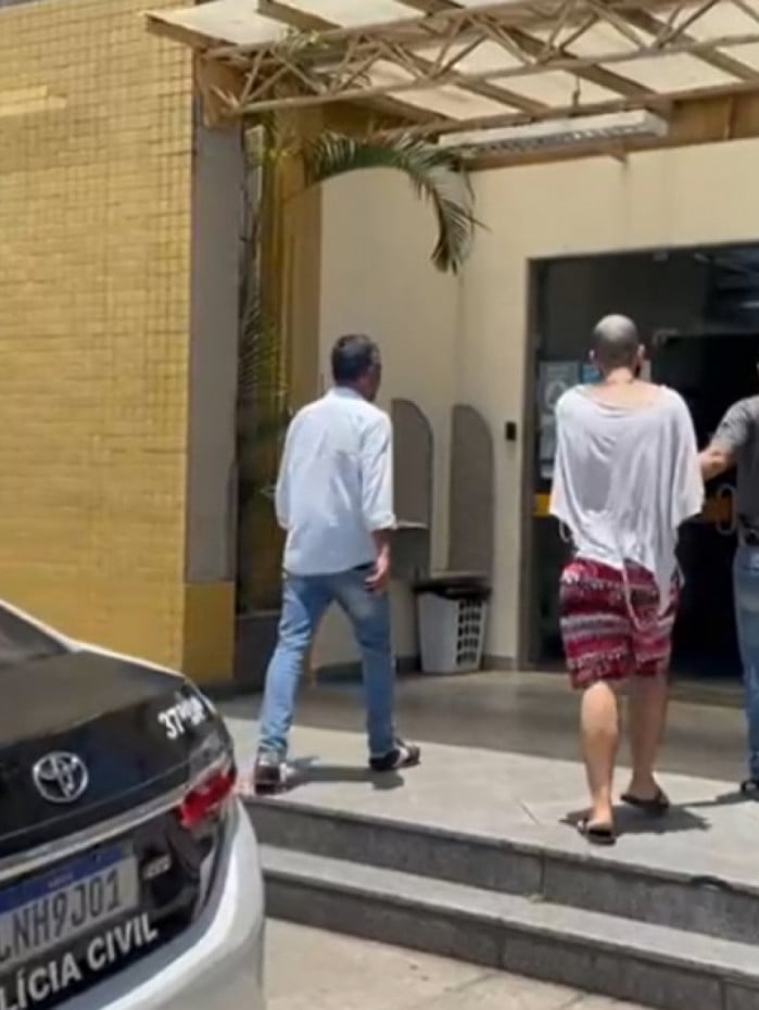 Estudante é preso por enforcar namorada dentro de alojamento da UFRJ:
Márcio George Gomes Neves