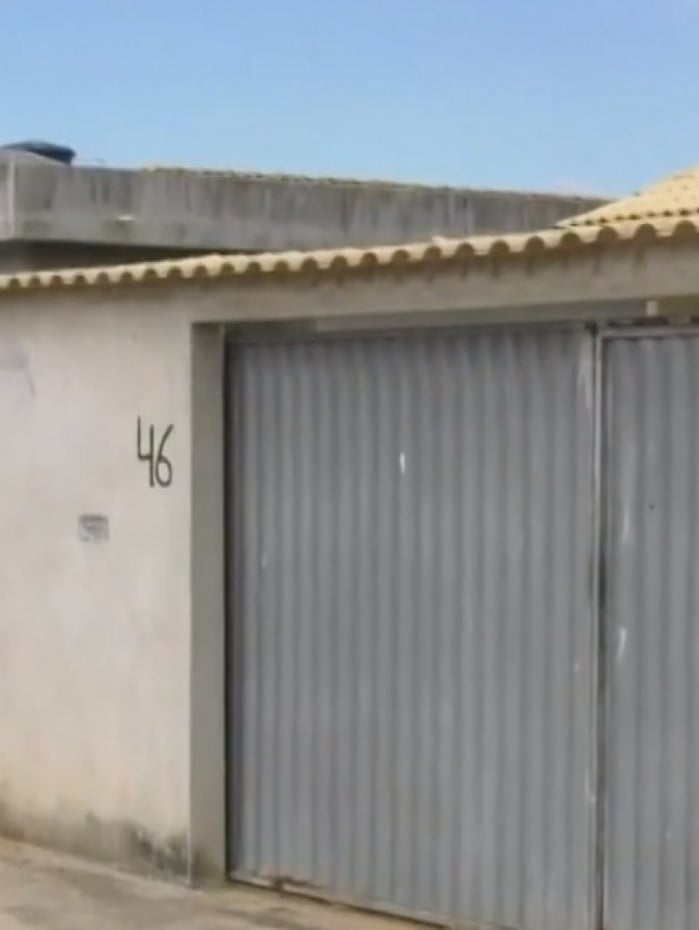 Corpo de adolescente asfixiada por colega de escola é sepultado em São João da Barra. Casa onde ocorreu o crime
