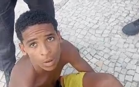 Homem é preso após furtar e engolir cordão de ouro na praia da Barra