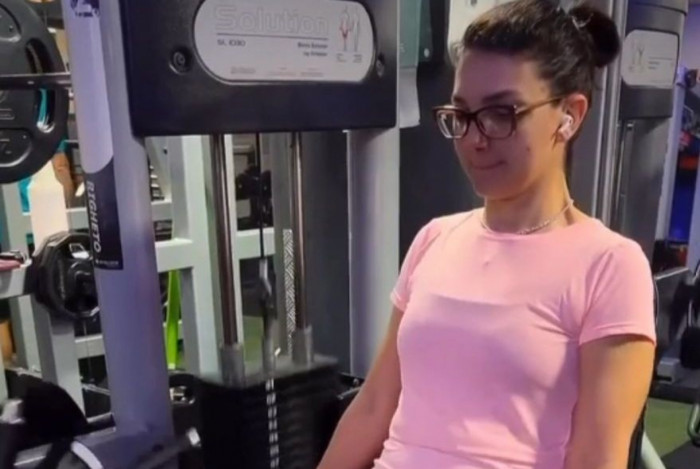 Aline tem dificuldade em n&atilde;o exagerar nas festas de fim de ano e depois busca recuperar os excessos