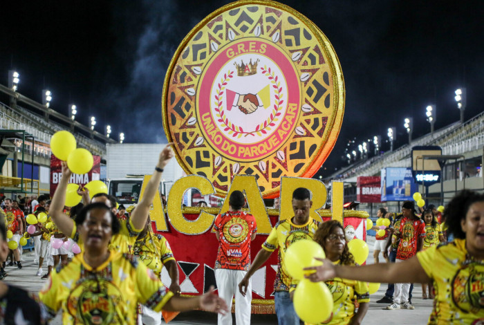 A missão de abrir os ensaios da Série Ouro coube ao Parque Acari