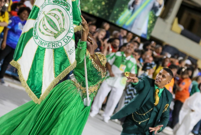 Renan Oliveira e Lais Lúcia fizeram um ensaio impecável no Império da Tijuca